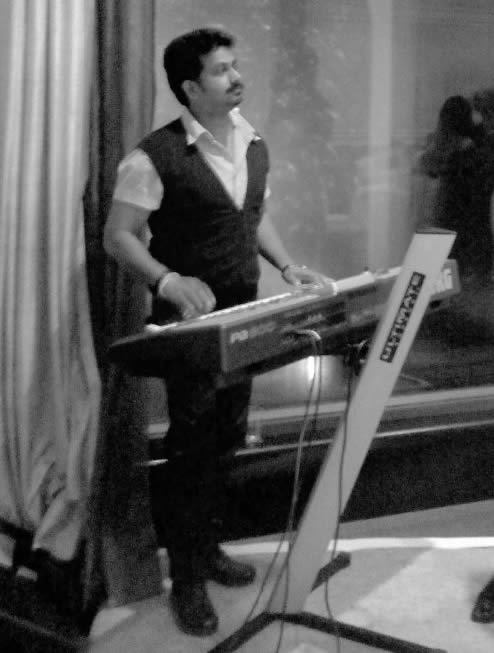 indian keyboard players istanbul turkey