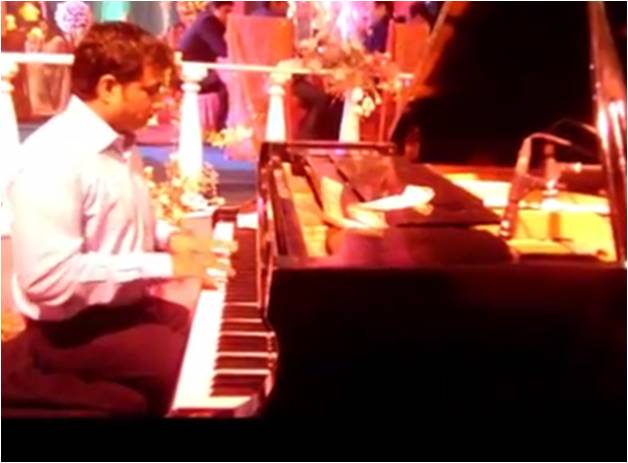 male piano players istanbul turkey