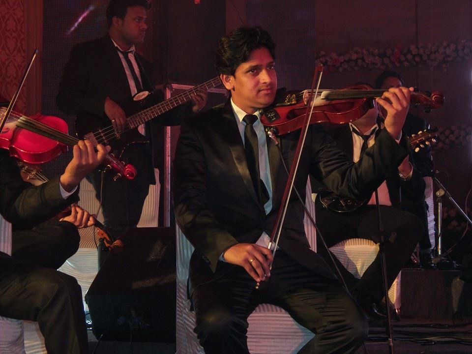 male violin players istanbul turkey